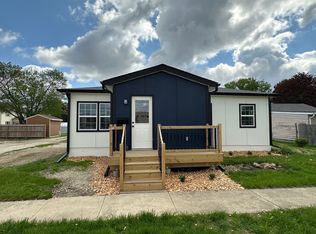 113 S 3rd St, Winterset, IA 50273