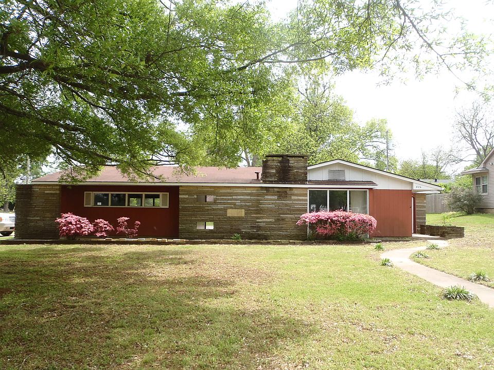 1st image of 824 Josephine St