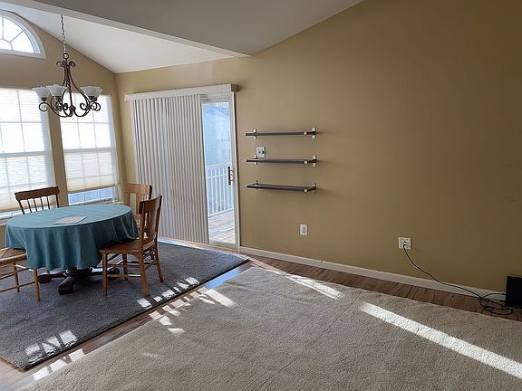 Dining cove with bay windows