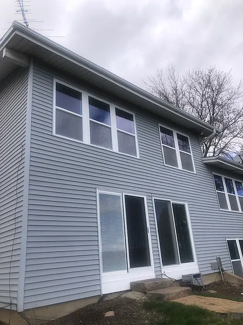 4 bed, 2.5 bath, 1950 sqft, $3,975 — Photo 3