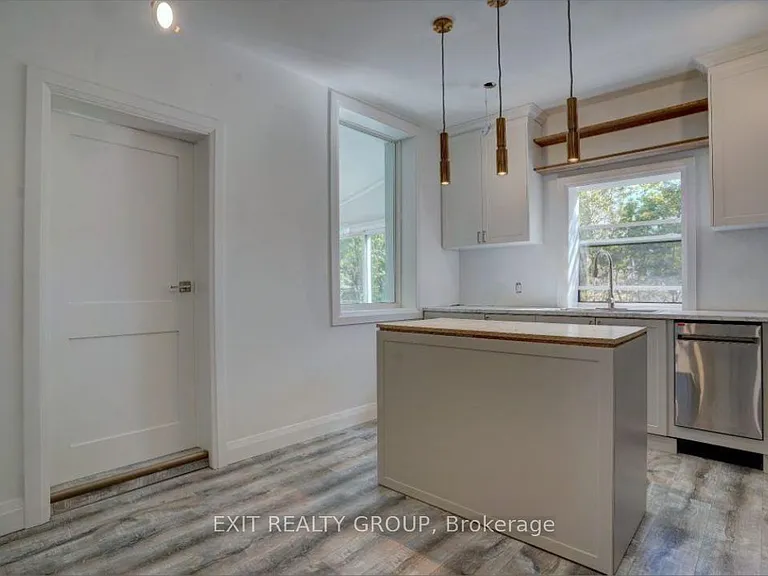 105 Yeomans St — Photo 4