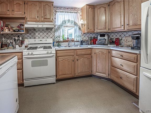 2nd image of 2689 Grace Ave