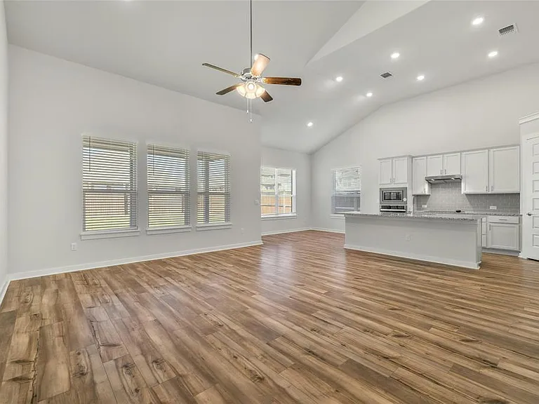113 Shadow Oak Cv — Photo 5