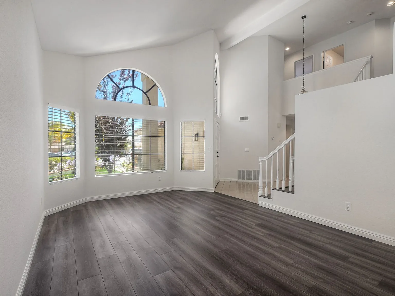 4 bed, 1979 sqft, $5,500 — Photo 4