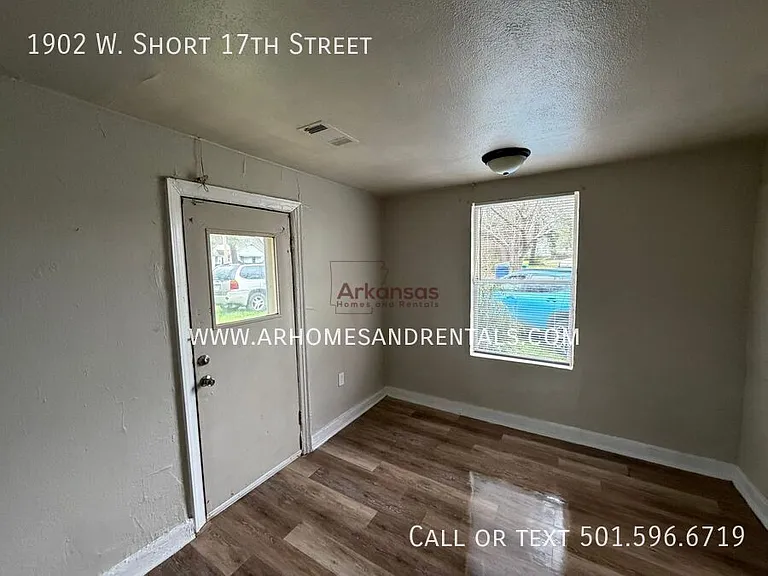 1902 W Short 17th St — Photo 11