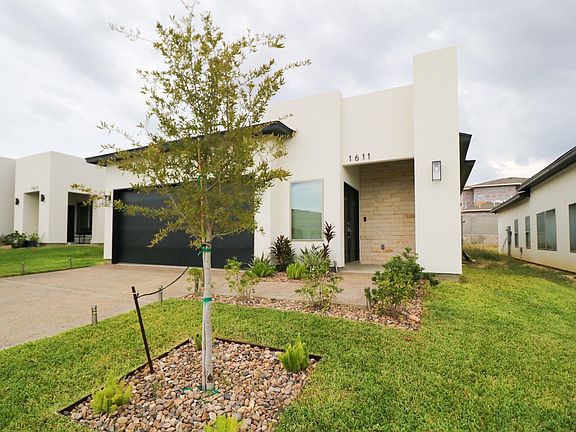 4th image of 1611 Fresnillo Dr