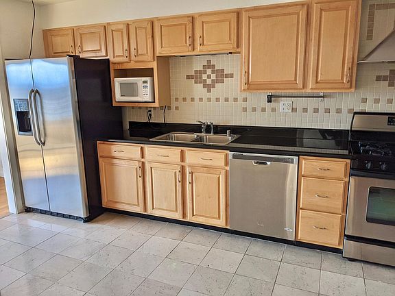 4th image of 34 Leo Cir