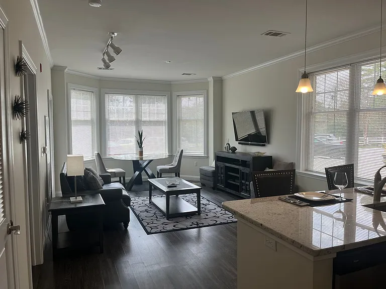 Edgewater Apartments — Photo 35
