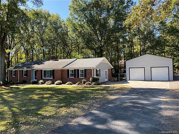 2nd image of 3305 Oakdale Dr