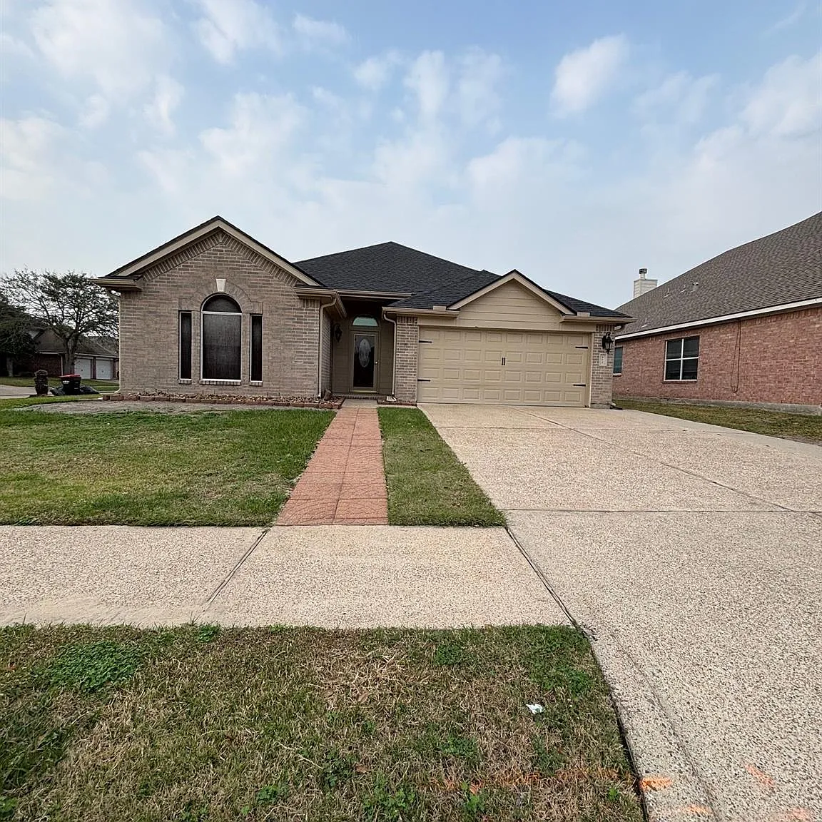 3 bed, 2.0 bath, 2037 sqft, $2,200 — Photo 1