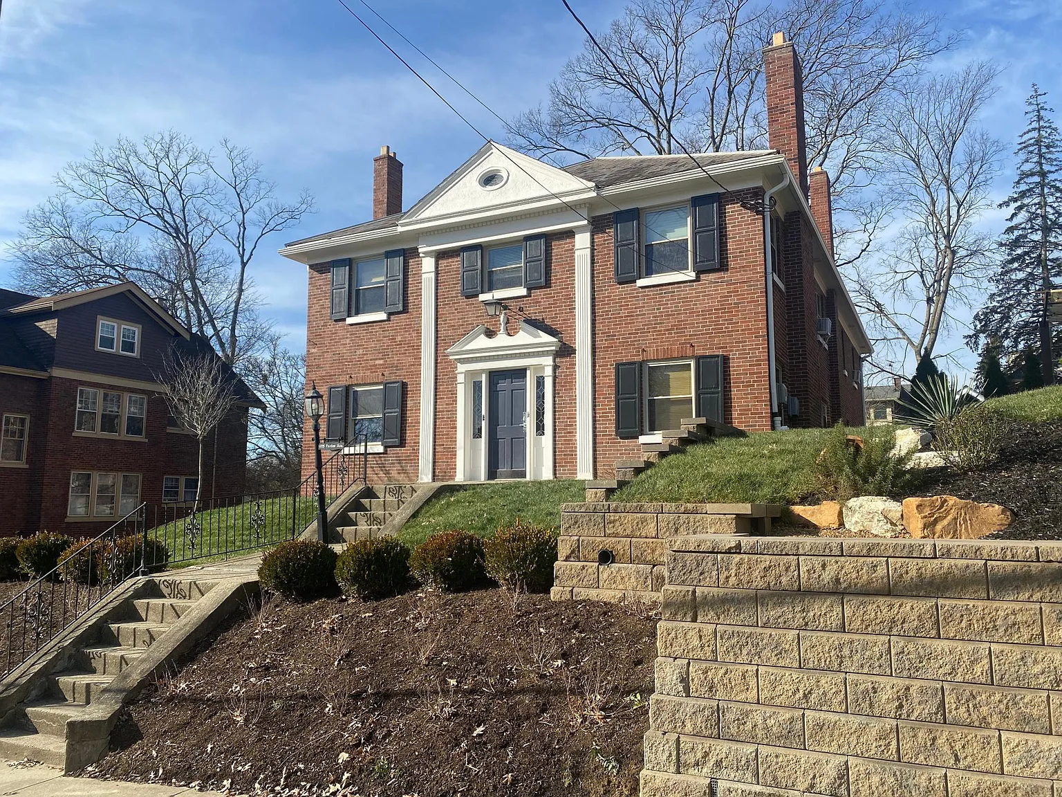 1325 Paxton Ave — Photo 2