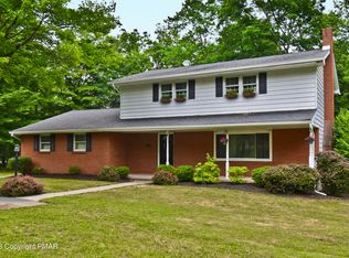 8104 Oak Ridge Ln, Cresco, PA 18326