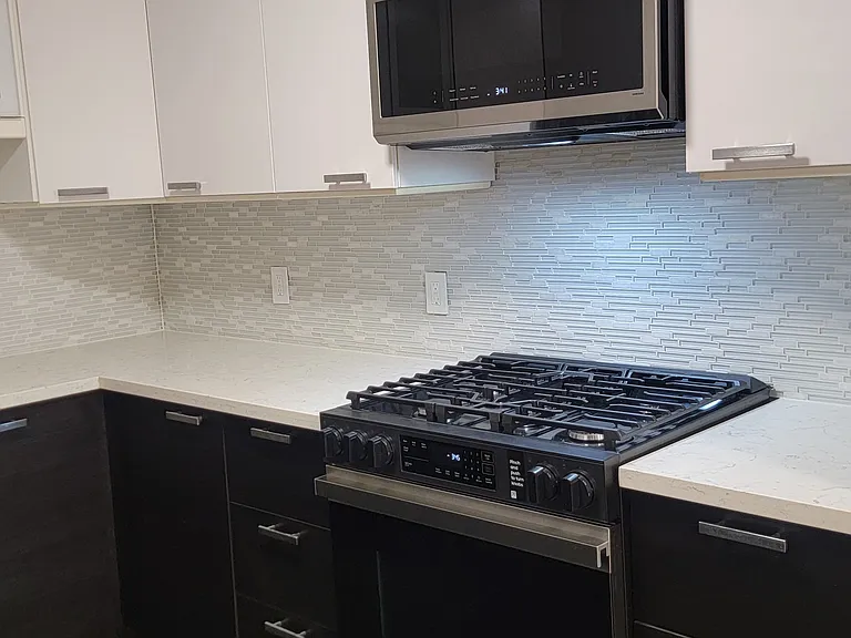 1020 Granville Ave #103 — Photo 2
