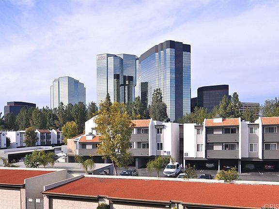 2nd image of 5800 Owensmouth Ave APT 64