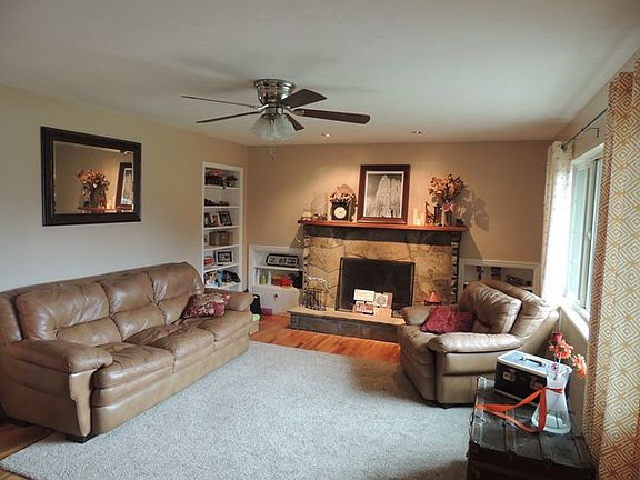 2nd image of 1034 Redwood St