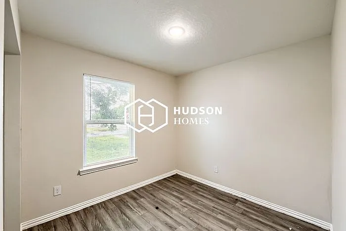 403 Armstrong St — Photo 7
