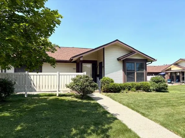 40702 Newport Dr, Plymouth, MI 48170