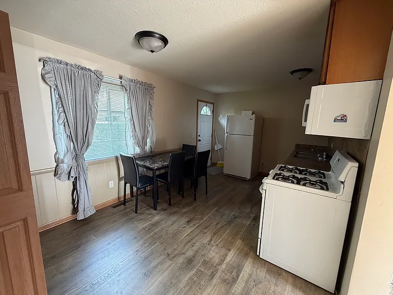 360 Lincoln St SW #E — Photo 13
