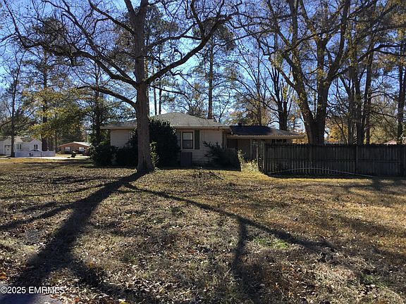 3rd image of 109 Bailey Ave