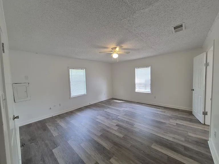 2100 Riverside Blvd — Photo 6