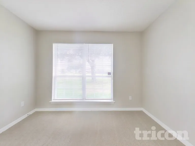 2727 Fox Creek Dr E — Photo 12