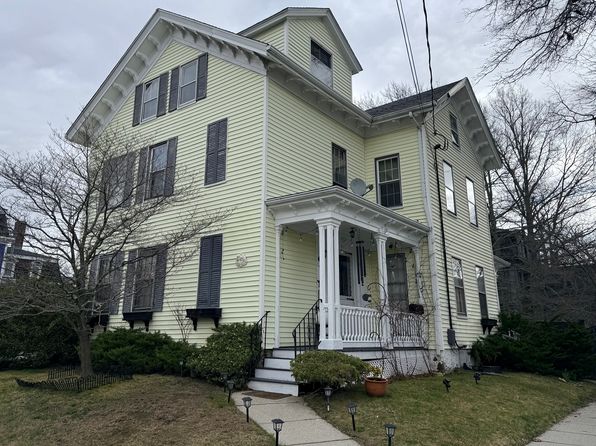 193 Winter St APT 2R