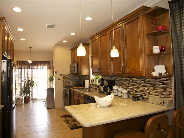 11 N New Haven Ave, Ventnor, NJ 08406