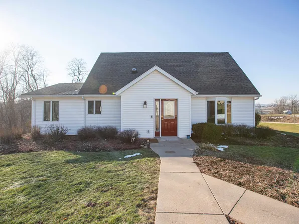 241 W Main St, Elizabeth, IL 61028