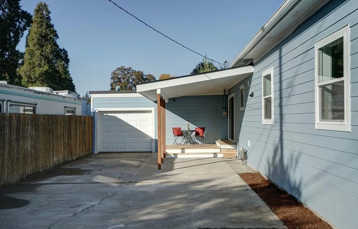 3 bed, 1338 sqft, $2,200 — Photo 4