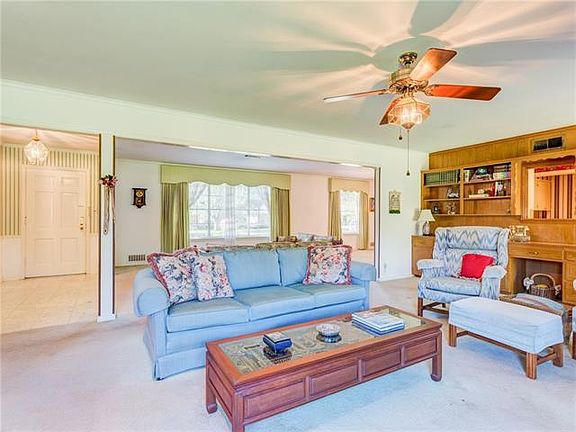4th image of 3829 Weeburn Dr