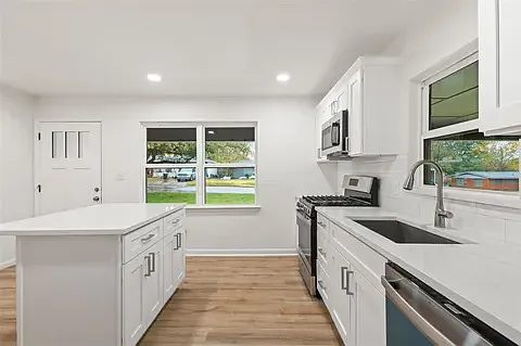 1411 W Shields Dr — Photo 6