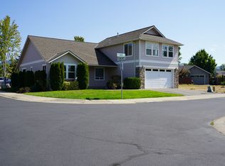 1345 SW Argo Ln, Grants Pass, OR 97527