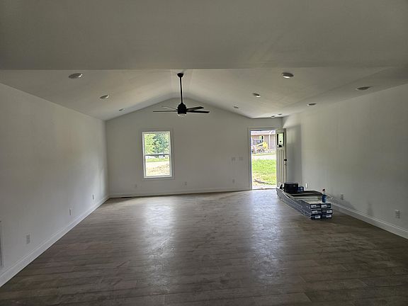 4th image of 451 Madison Cir