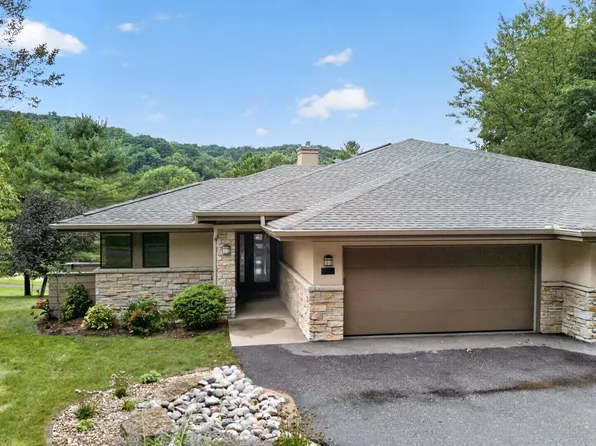 111 Aspen Glen Dr, Spring Green, WI 53588