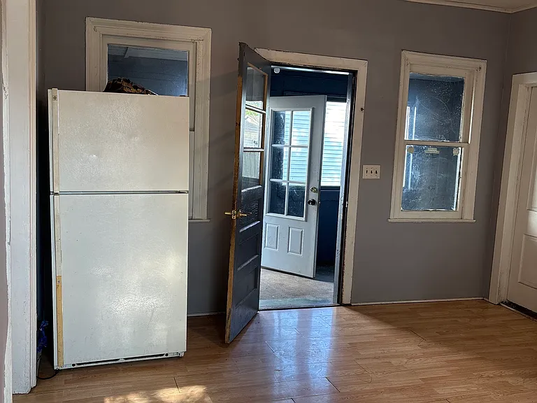 307 E Superior St — Photo 7