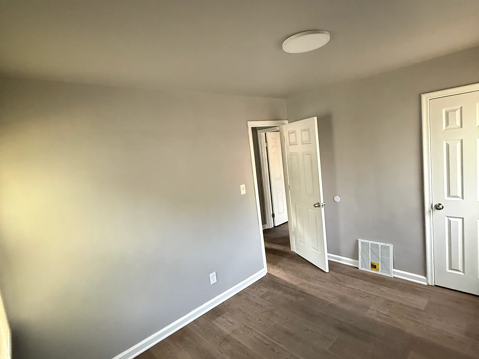 3 bed, 1000 sqft, $1,650 — Photo 4
