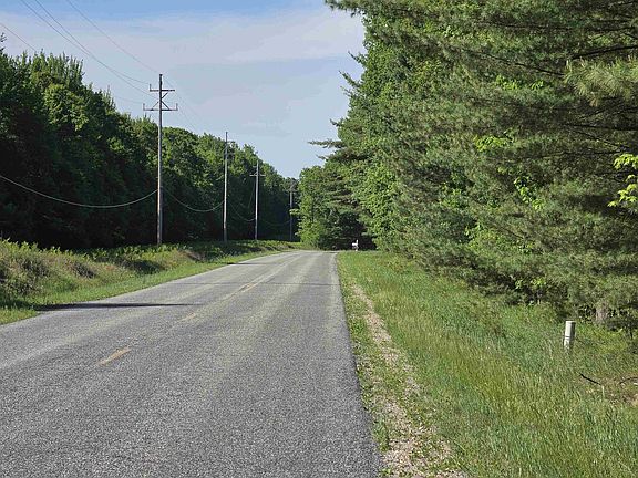 5th image of Lakeshore Dr