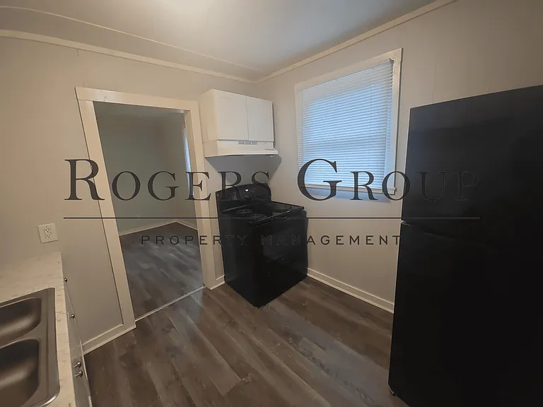 1108 Johnson St — Photo 3