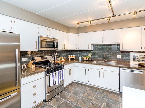 5th image of 203 N Kenilworth Ave APT 2B