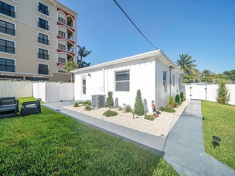 2317 N Ocean Blvd — Photo 6
