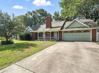 523 Highland Oaks Dr, Greenville, TX 75402