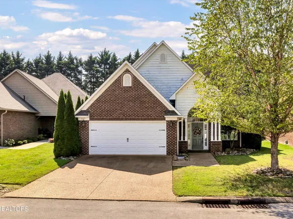 227 Savannah Park Dr, Maryville, TN 37803