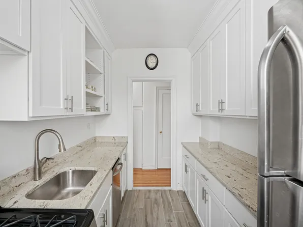 57 Park Terrace West image 2 of 11