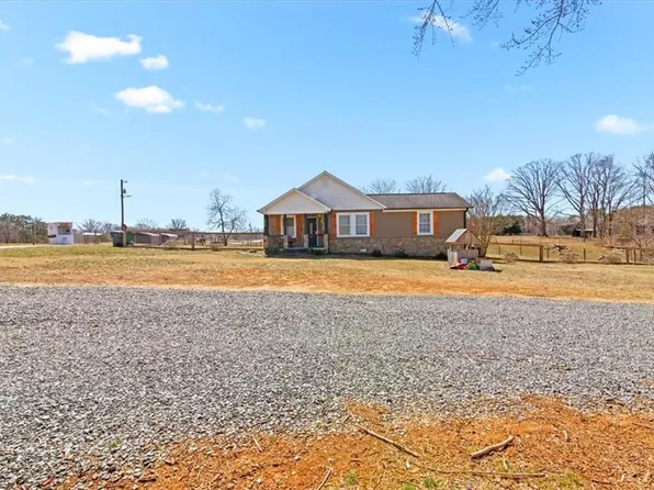 1010 Ashburn Dr, King, NC 27021