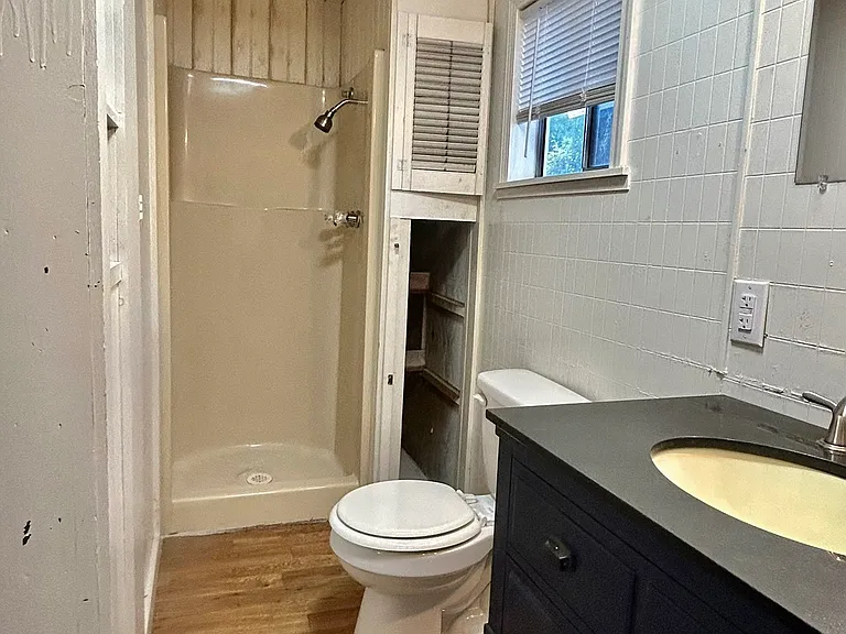 1404 Callahan St — Photo 9