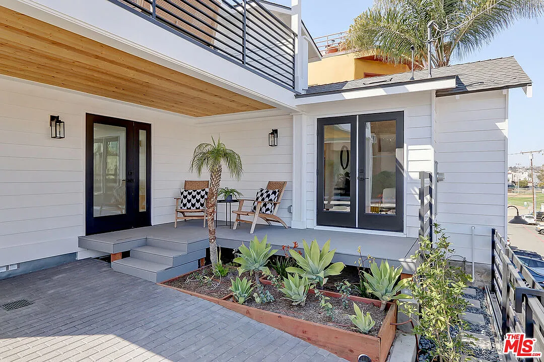 3 bed, 2.5 bath, $9,995 — Photo 4