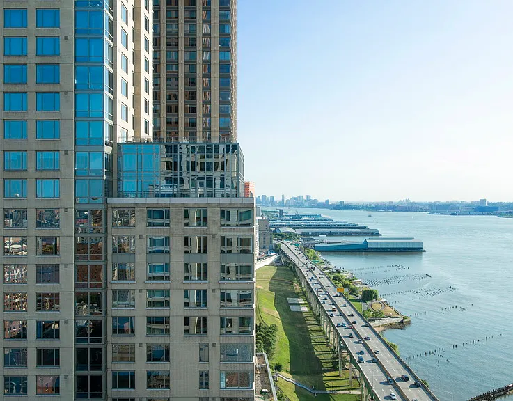 240 Riverside Blvd #28BC — Photo 17