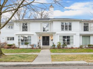 15827 Windmill Pointe Dr, Grosse Pointe Park, MI 48230