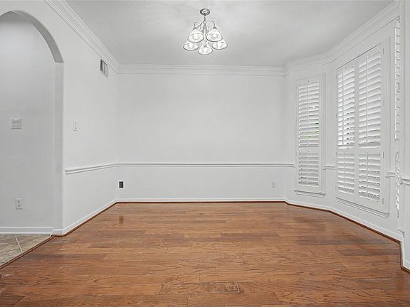 3rd image of 4114 Ferro St