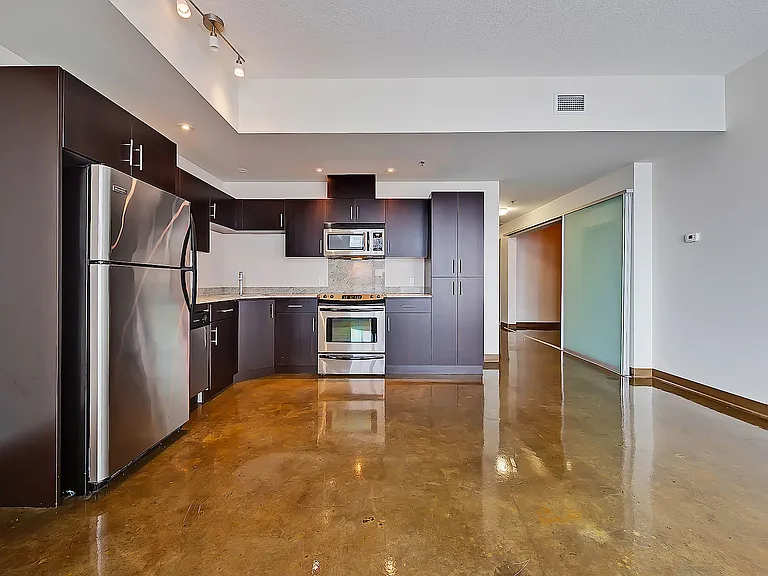 135 13th Ave SW #911 — Photo 3